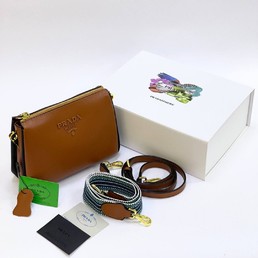 Женская сумка Prada 24x16 кожаная коричневая