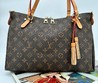 Женская кожаная сумка Louis Vuitton коричневая с орнаментом LV 35x24