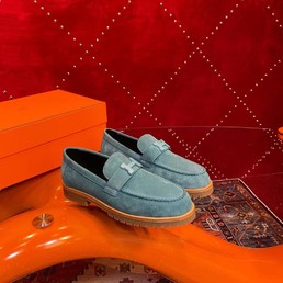 Женские лоферы Hermes 2023 серые с голубым оттенком замшевые