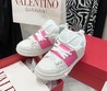 Женские кожаные кроссовки Valentino Garavani 2022-2023 белые с розовым