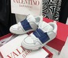 Женские кожаные кроссовки Valentino Garavani 2022-2023 белые с синим