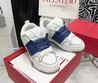 Женские кожаные кроссовки Valentino Garavani 2022-2023 белые с синим