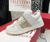 Женские кожаные кроссовки Valentino Garavani 2022-2023 белые с золотым