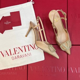 Женские туфли Valentino Garavani VLogo 2022-2023 бежевые