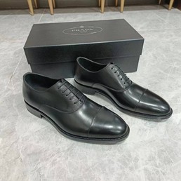 Мужские кожаные туфли Prada 2022-2023 классические