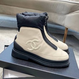 Женские кожаные ботинки Chanel 2022-2023 кремовые с мехом