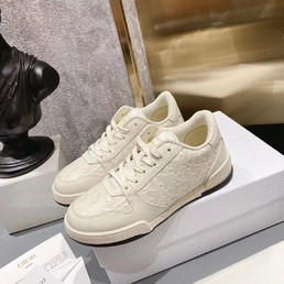 Женские кожаные кроссовки Christian Dior 2022-2023 кремовые и перфорированной вставкой