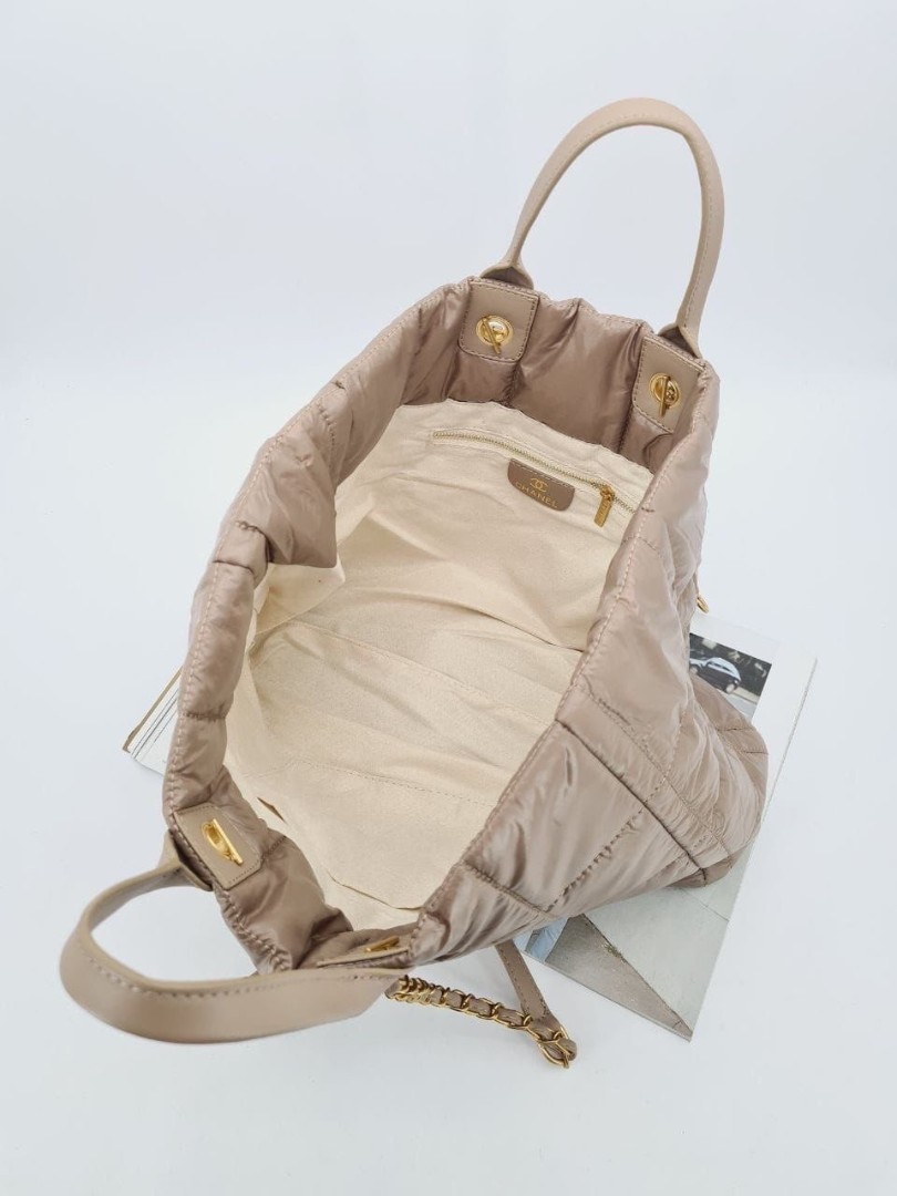 Плащевая сумка Chanel 2022-2023 бежевая 40х30