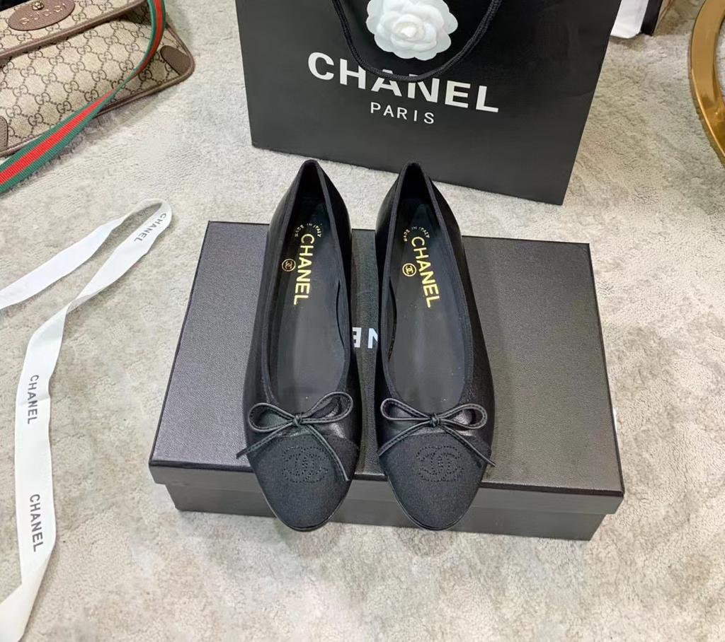 Женские кожаные балетки Chanel 2022-2023 черные с замшей