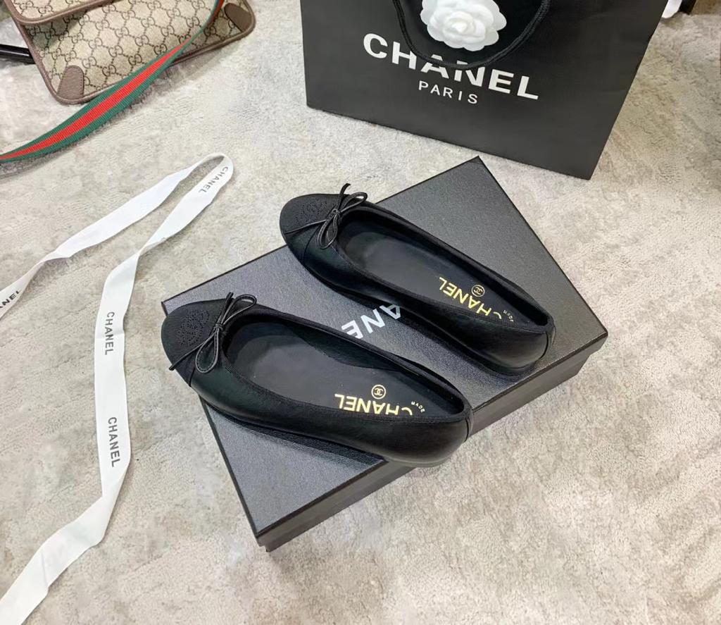 Женские кожаные балетки Chanel 2022-2023 черные с замшей
