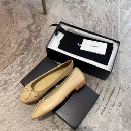Женские кожаные балетки Chanel 2022-2023 бежевые