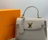 Женская кожаная сумка Louis Vuitton 2022-2023 бежевая 25х18