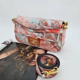 Женская кожаная сумка Fendi 2022-2023 разноцветная 27х13