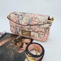 Женская кожаная сумка Fendi 2022-2023 розовая с серым 27х13