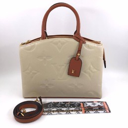 Женская кожаная сумка Louis Vuitton 2022-2023 бежевая c коричневым 30х21