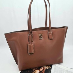 Женская сумка Burberry 2022-2023 коричневый 34х38