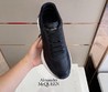 Мужские кожаные кроссовки Alexander McQueen 2022-2023 черные с белым