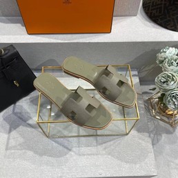 Женские сандалии Hermes 2022-2023 серые