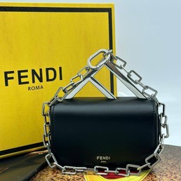 Женская сумка Fendi 2022-2023 черная 14х10