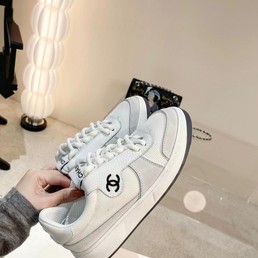 Женские кроссовки Chanel 2022-2023 белые с серым