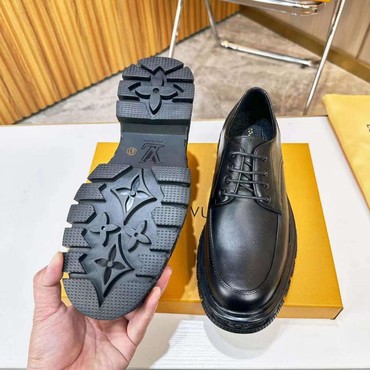Мужские кожаные туфли Louis Vuitton 2022-2023 черные
