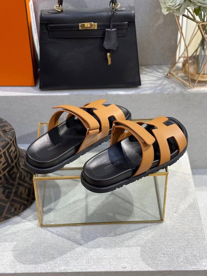 Мужские сандалии Hermes 2022-2023 черные с коричневым