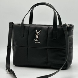 Женская кожаная сумка Yves Saint Laurent 2022-2023 черная 30х23