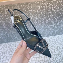 Женские атласные туфли Valentino 2022-2023 черные