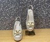 Женские кожаные туфли Valentino 2022-2023 белые