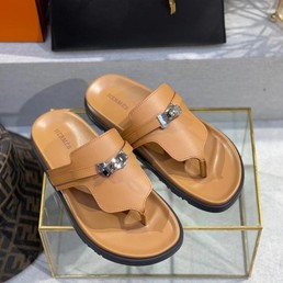 Женские кожаные шлепанцы Hermes 2022-2023 коричневые