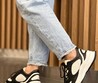 Женские кожаные кроссовки Gucci 2022-2023 черные с белым и фирменным принтом