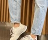 Женские кожаные кроссовки Gucci 2022-2023 белые с фирменным принтом красного и синего цвета