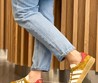 Женские кожаные кроссовки Gucci 2022-2023 коричневые с белыми полосами