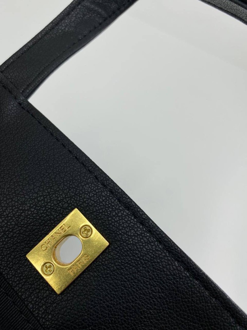 Женская кожаная сумка Chanel 2022-2023 черная 36х28