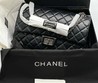 Женская кожаная сумка Chanel 2022-2023 черная с серебряной цепочкой 28х16