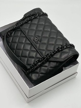 Женская кожаная сумка Chanel 2022-2023 черная 30х21