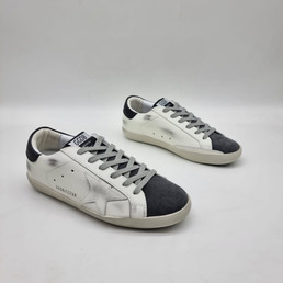 Женские кроссовки Golden Goose 2022-2023 белые с черным и белой звездой