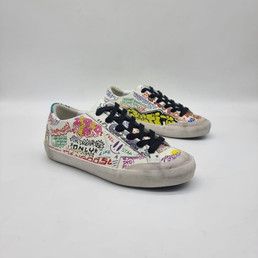 Женские сникерсы Golden Goose 2022-2023 белые с надписями