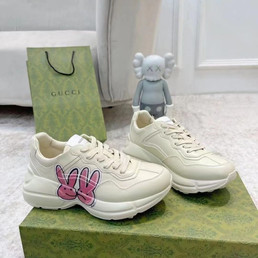 Женские кожаные кроссовки Gucci 2022-2023 белые с розовыми кроликами