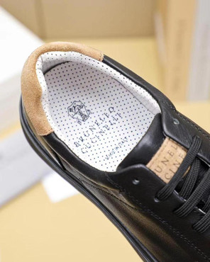 Мужские кожаные кроссовки Brunello Cucinelli 2023-2024 черные с черными шнурками