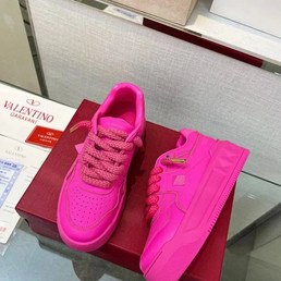 Женские кожаные кроссовки Valentino Garavani 2023-2024 розовые