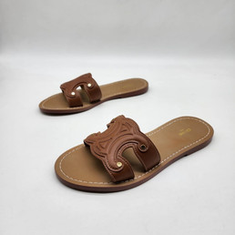 Женские кожаные шлепанцы Celine 2022-2023 коричневые