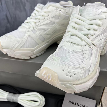 Женские текстильные кроссовки Balenciaga 2022-2023 белые светящиеся