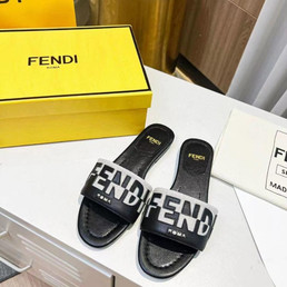 Женские текстильные шлепанцы Fendi 2022-2023 черные с серым