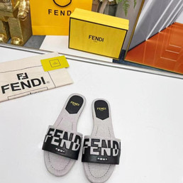 Женские текстильные шлепанцы Fendi 2022-2023 белые с черным