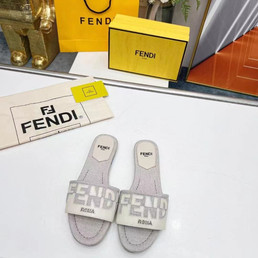 Женские текстильные шлепанцы Fendi 2022-2023 белые
