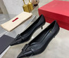 Женские кожаные туфли Valentino 2022-2023 черные