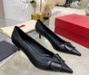 Женские кожаные туфли Valentino 2022-2023 черные
