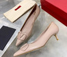 Женские кожаные туфли Valentino 2022-2023 бежевые