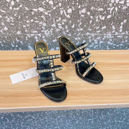 Женские кожаные босоножки Valentino 2022-2023 черные